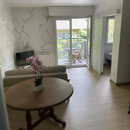 Cosy, Terrasse Et Ascenseur דירה